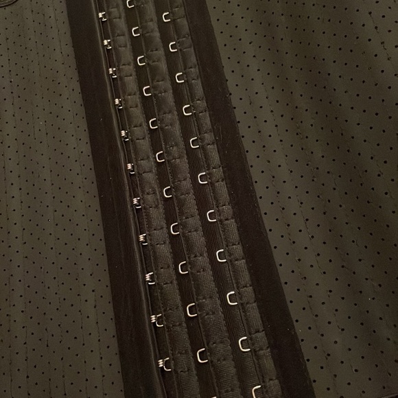 NWT Perforated Waist Trainer - Picture 5 of 6